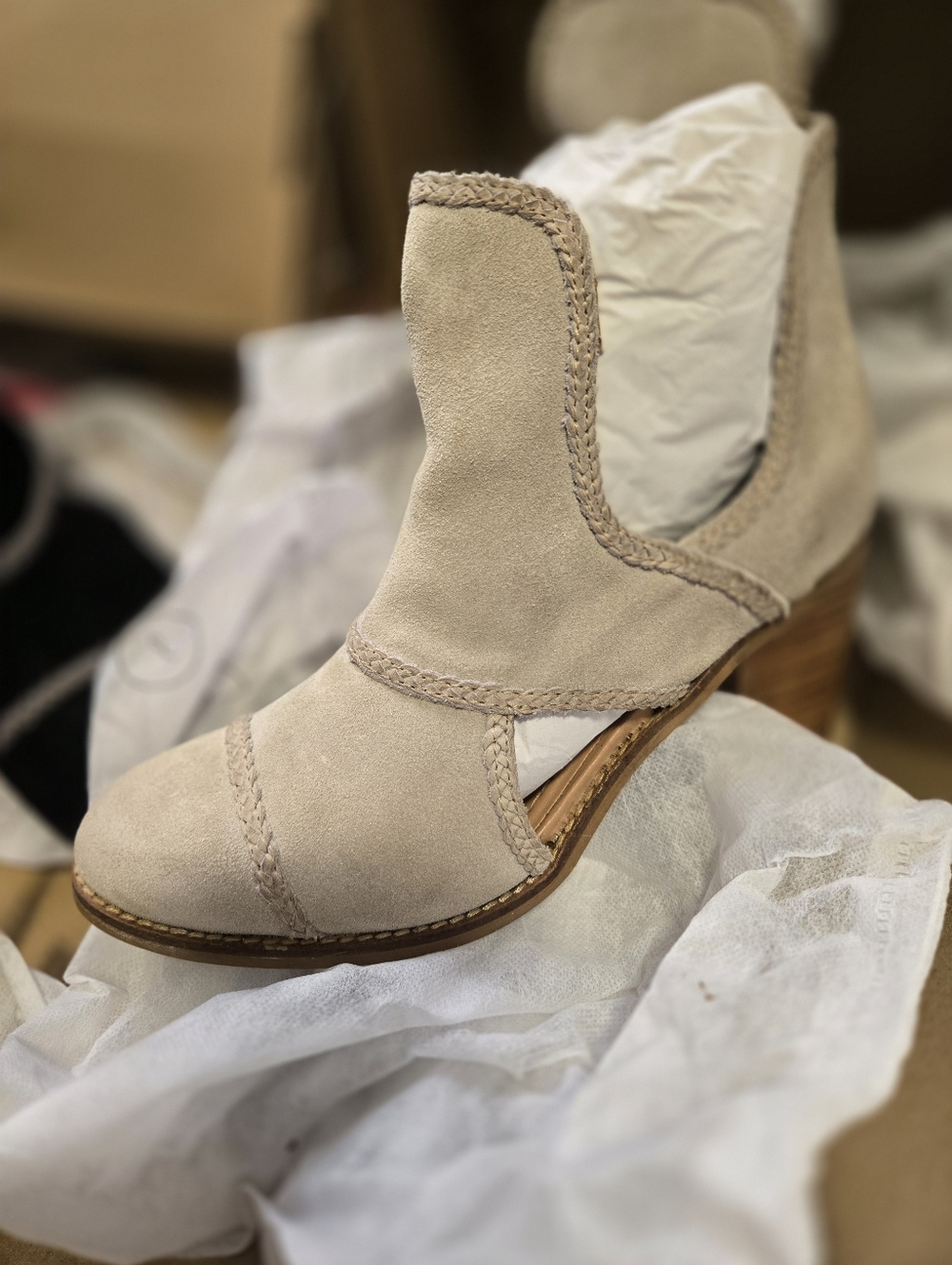 Courtny Boot Women’s Ankle Boot - Off White/Stone Size 8 New***
